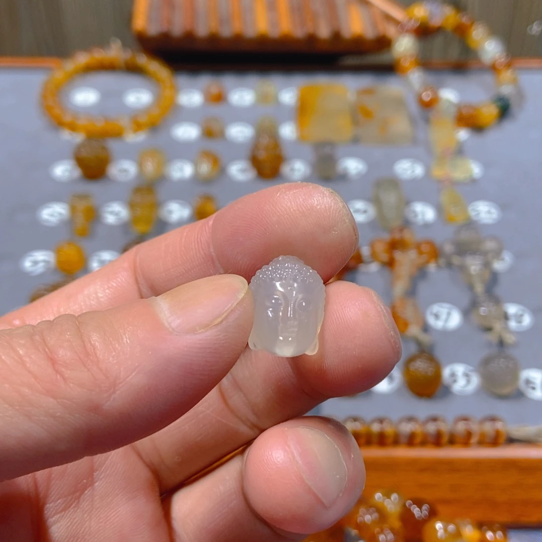 顾***烨玛瑙/玉髓颈饰合金背云