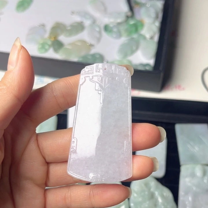 翡翠未镶嵌颈饰冰种无事牌