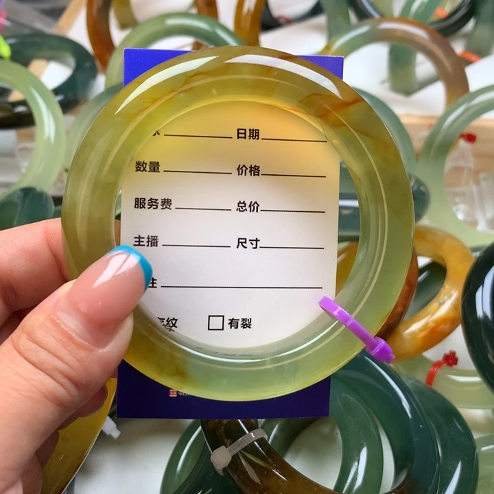 未镶嵌岫玉手镯太**?