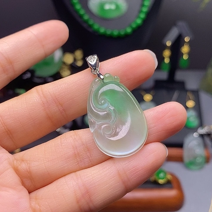 吊坠(赠链)未镶嵌翡翠