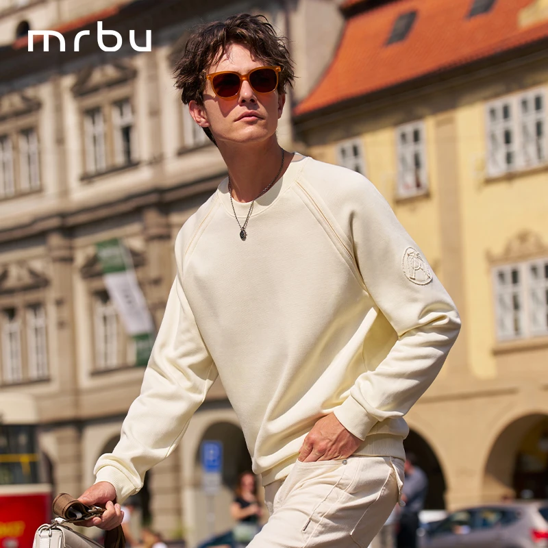 Mr.Bu布先生圆领长袖卫衣立体刺绣设计冬季休闲简约男上衣KT16613