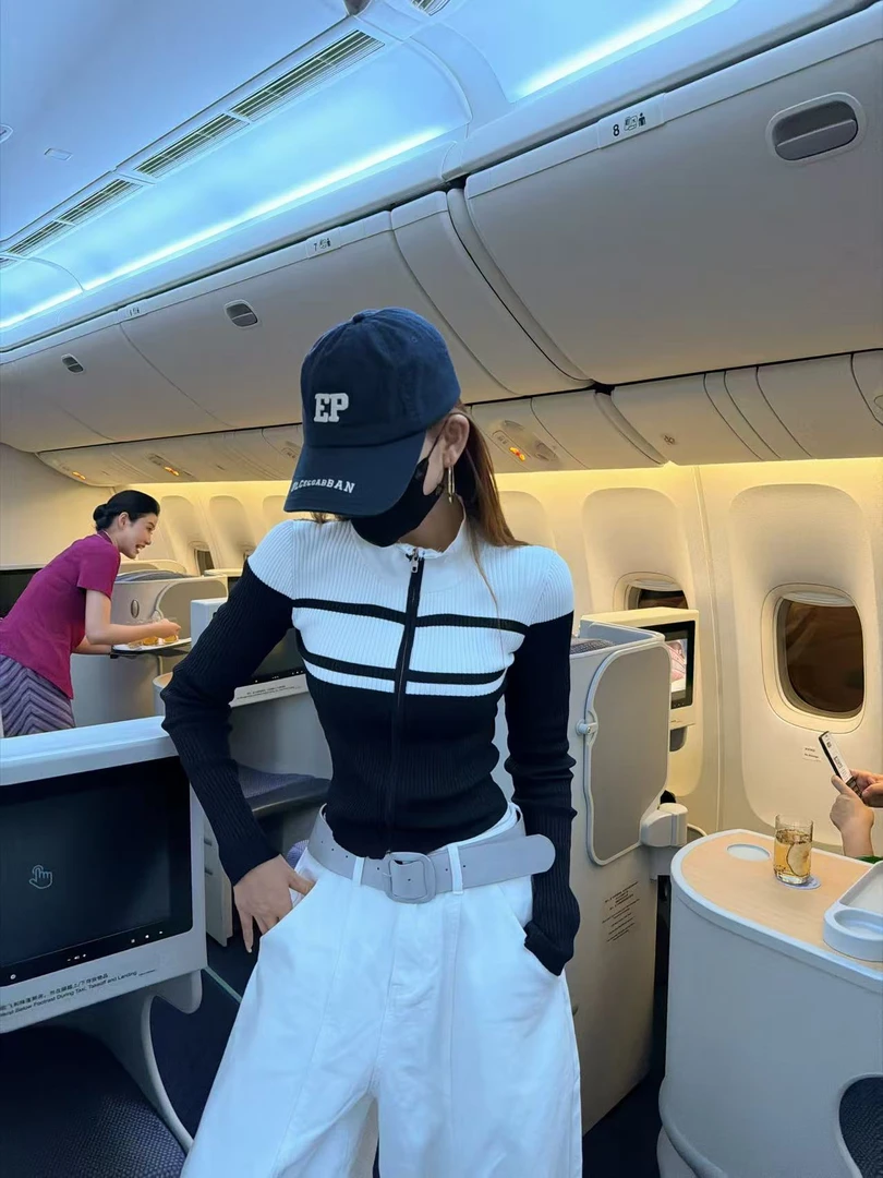 婉君【明星同款】秋季常规百搭显瘦修身休闲针织上衣LWJ25C3T3037