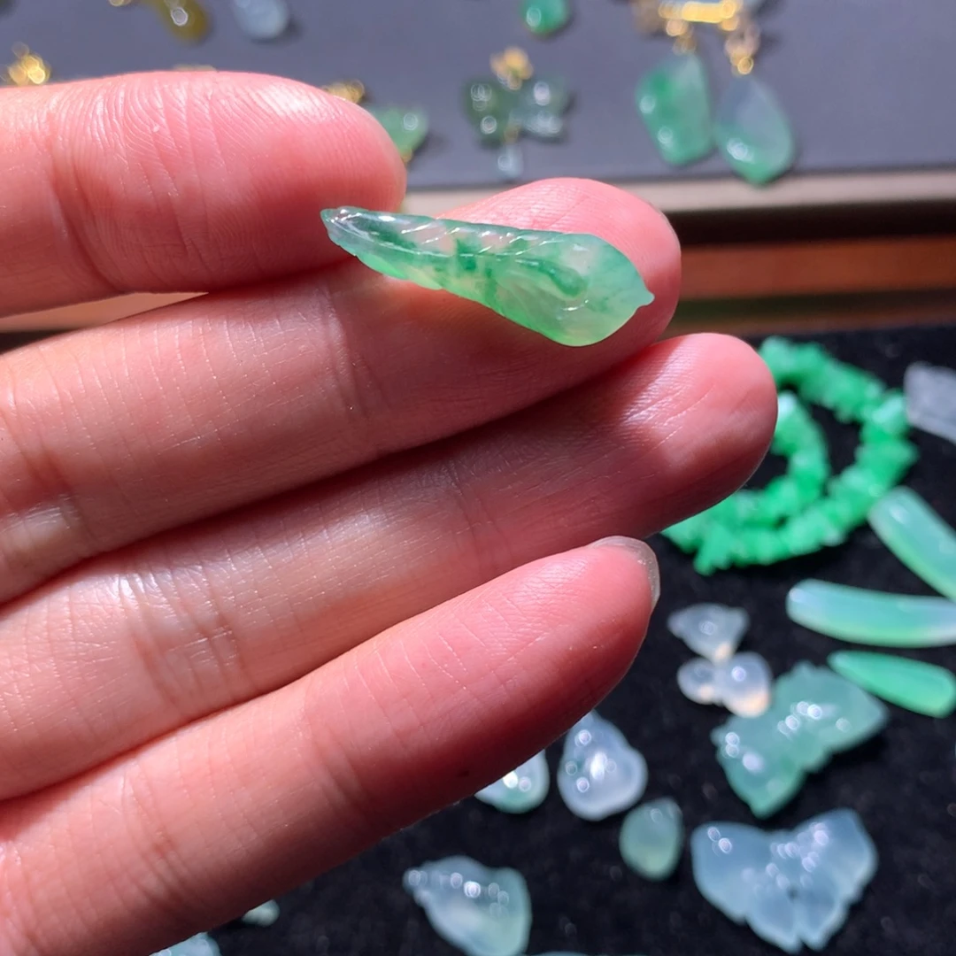 没***板定制翡翠未镶嵌羽毛