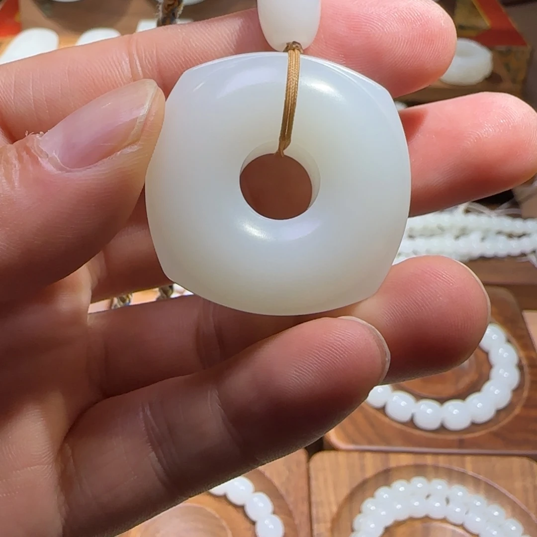 一***着和田玉（糖玉）未镶嵌手链