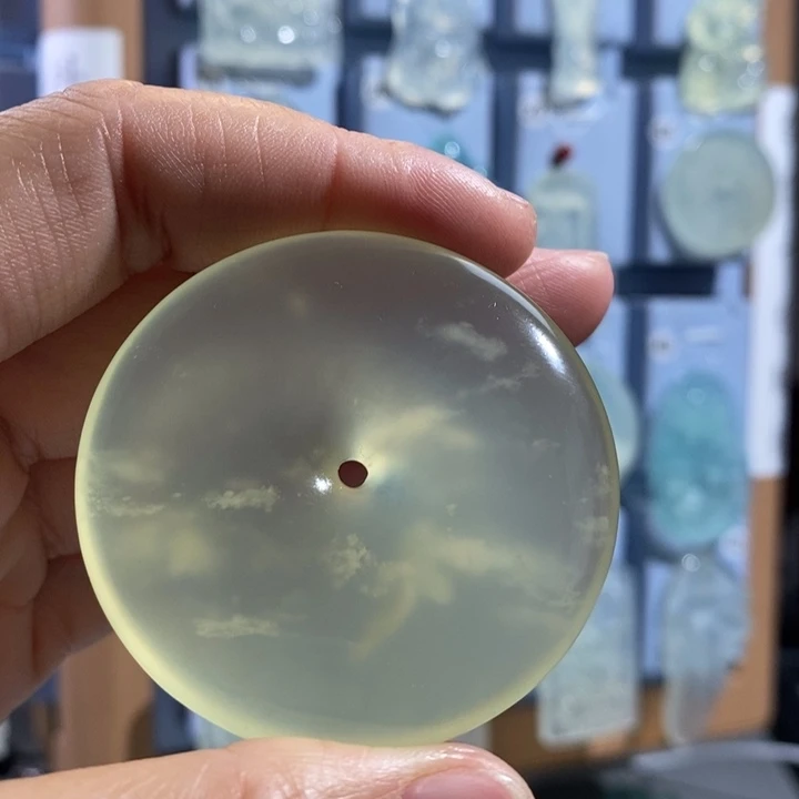 岫玉未镶嵌颈饰吊坠