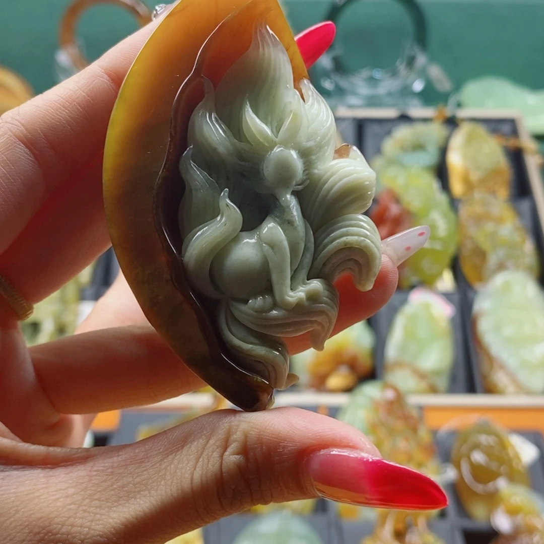 四****蛇纹石玉未镶嵌颈饰