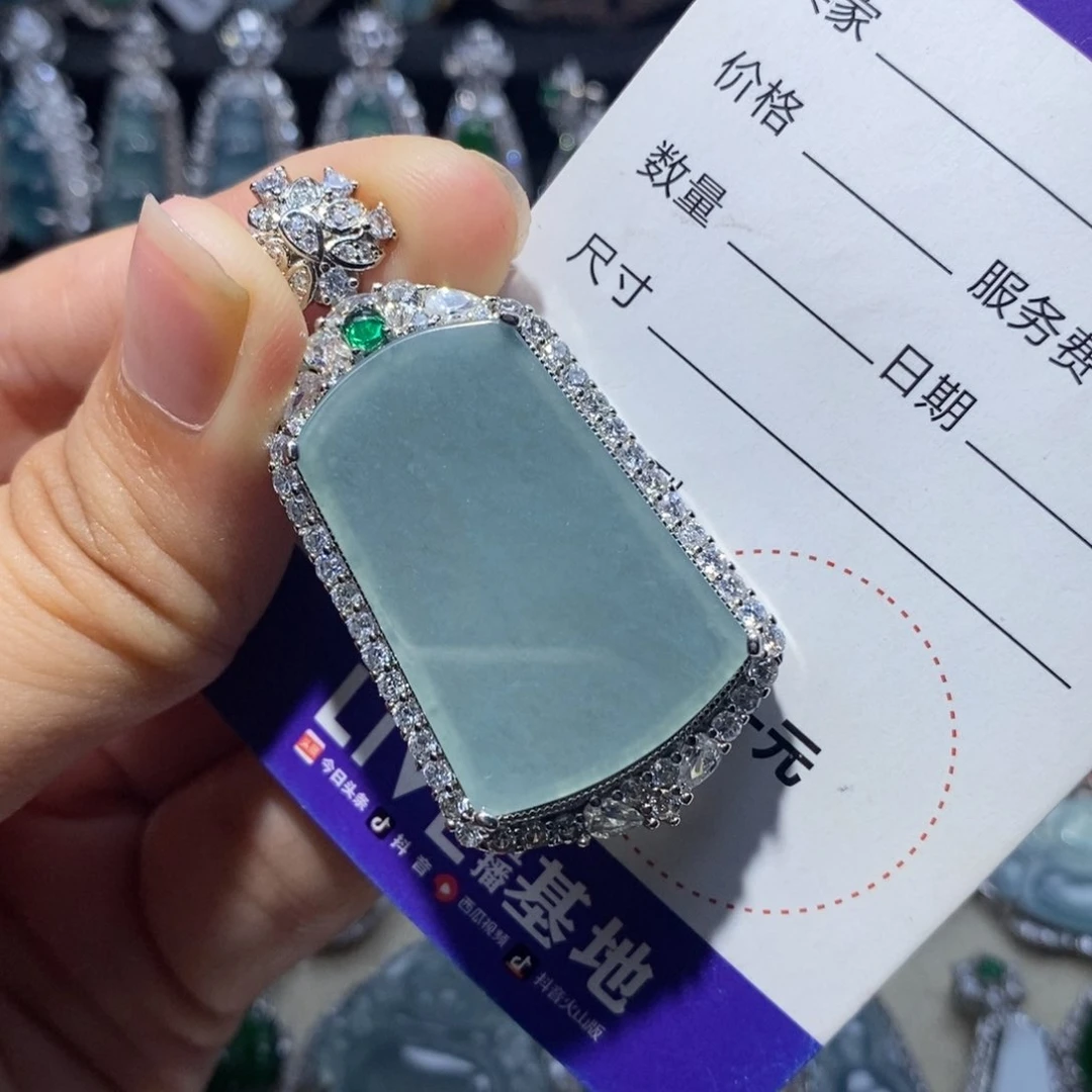 五***哥翡翠未镶嵌颈饰翡翠