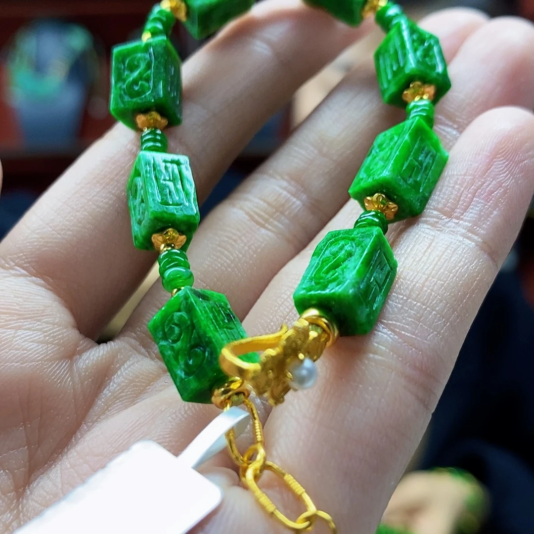 丫***丫翡翠未镶嵌颈饰手串