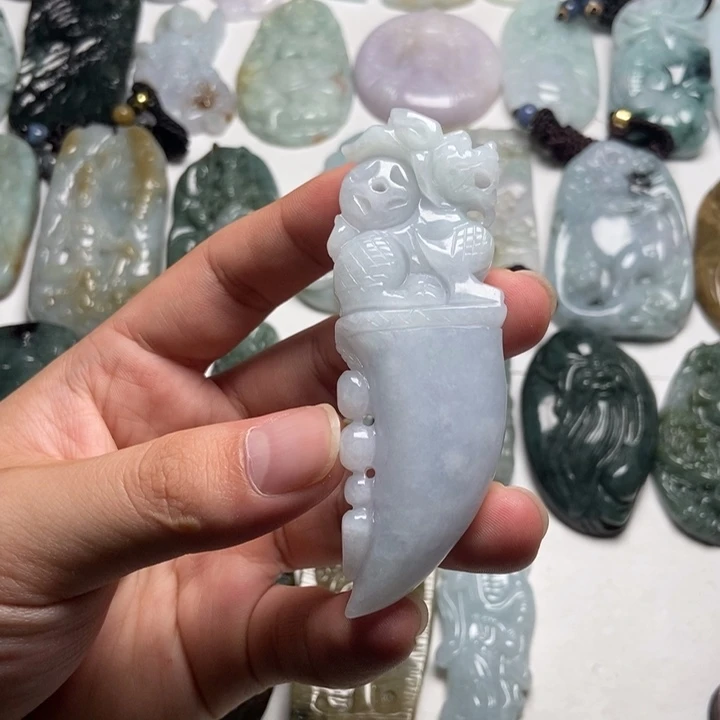 翡翠未镶嵌颈饰龙牙46