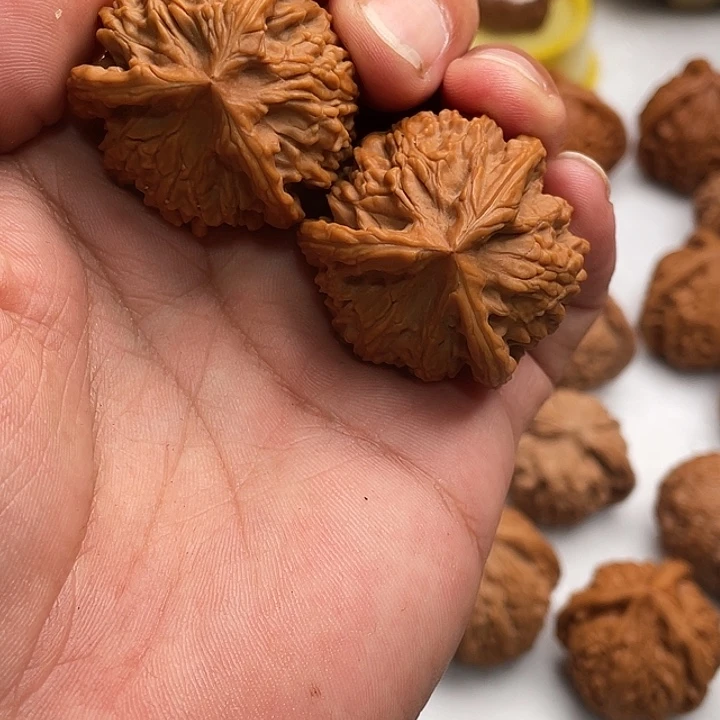 灵***柒文玩核桃吊坠文山三棱