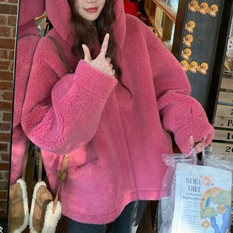 2024冬季新款皮毛一体软绵小熊保暖羊羔连帽外套女