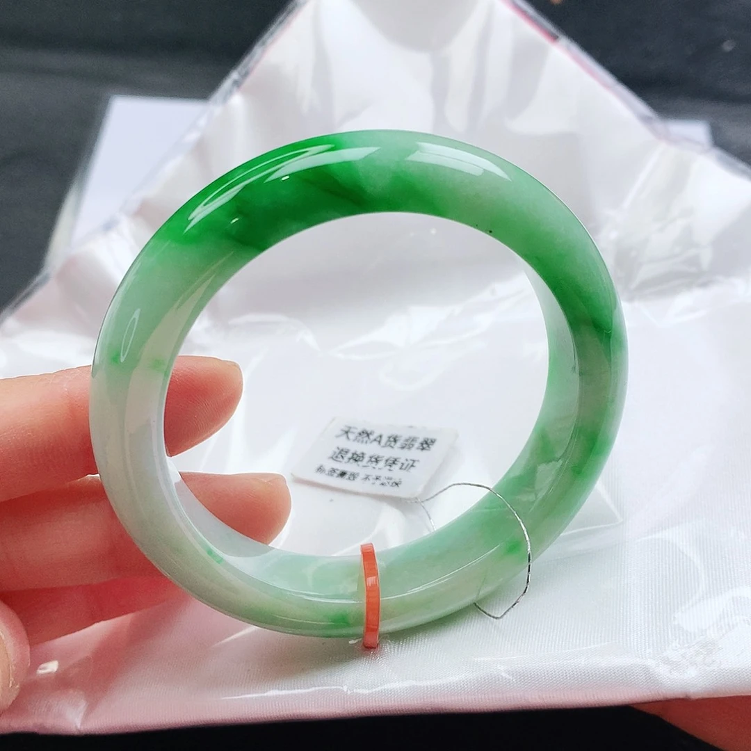 翡翠手镯未镶嵌天然翡翠手镯