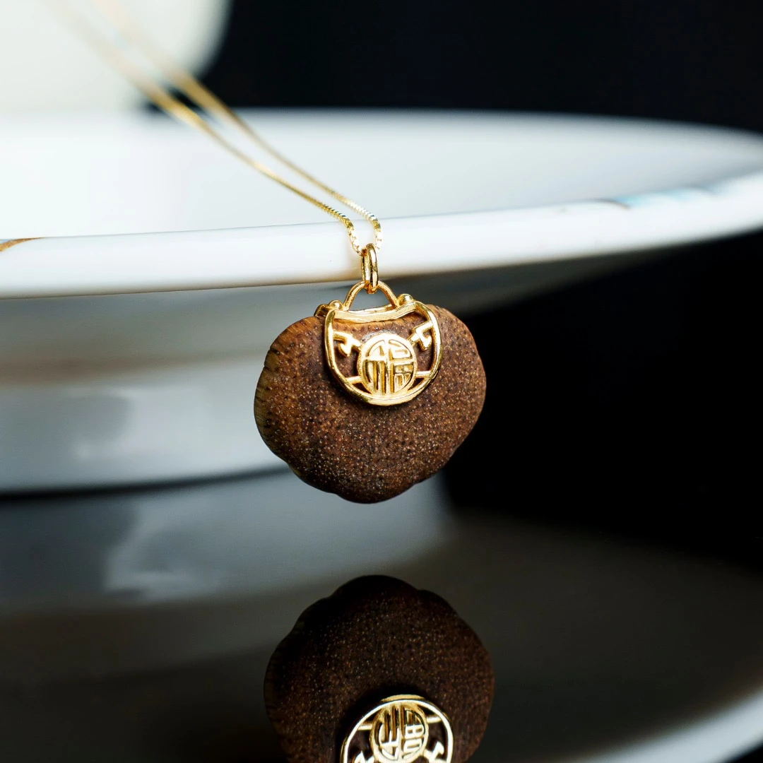 沉香(沉水级）沉香奇楠沉香设计款如意吊坠XYLWC0021