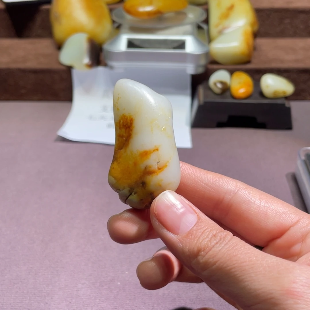 和田玉未镶嵌把件