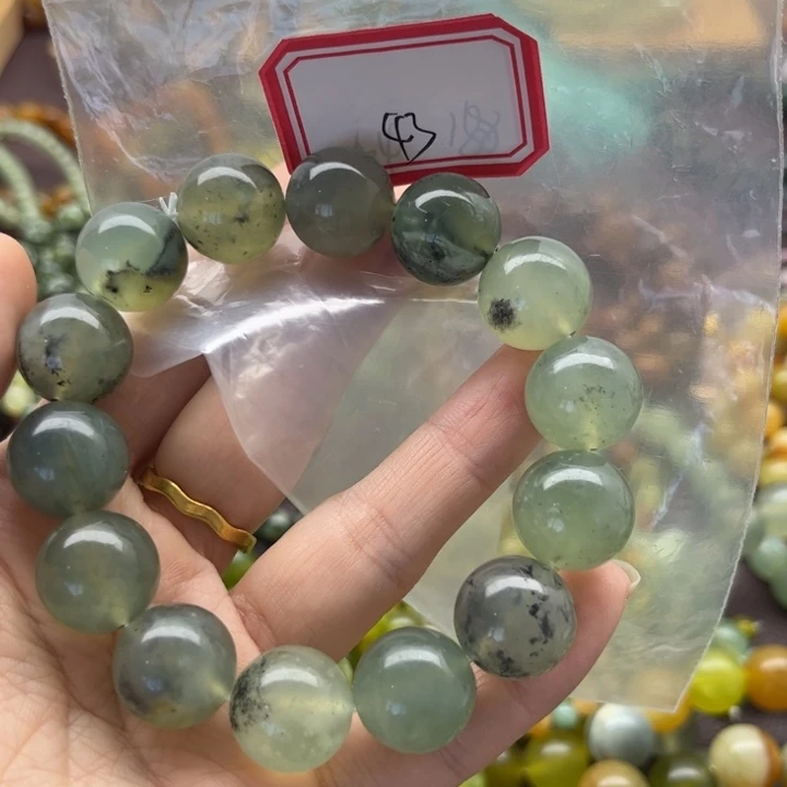 王***生未镶嵌蛇纹石玉手链