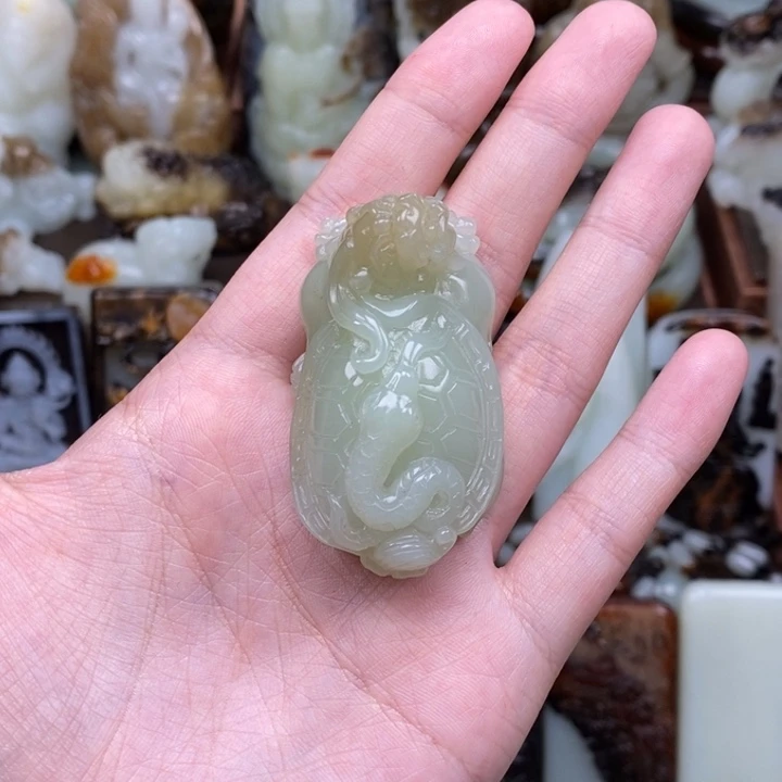 和田玉未镶嵌颈饰乔*瞧