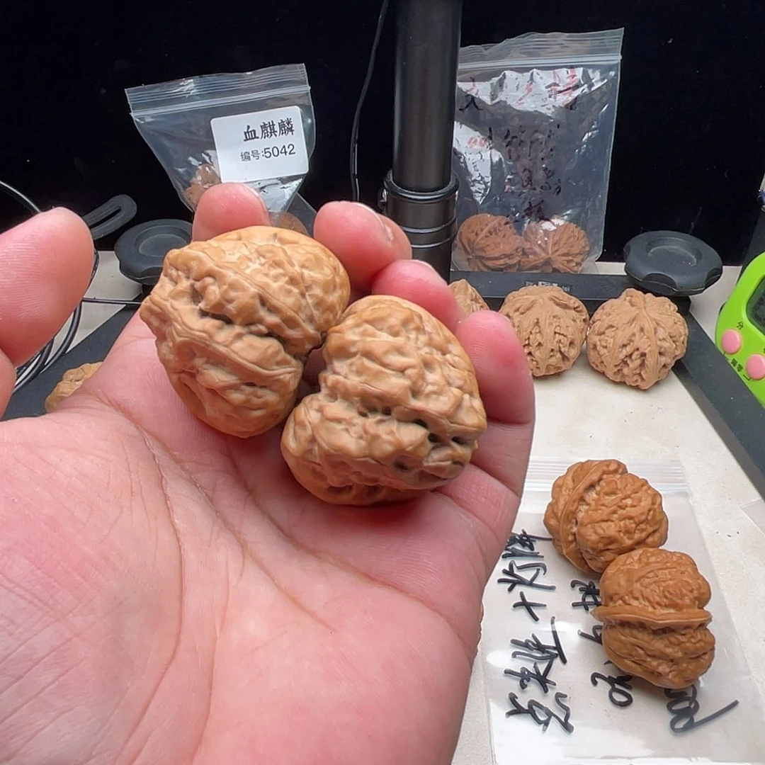 刘***昕文玩核桃把件4025