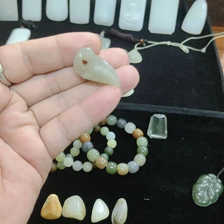 和田玉（青白玉）未镶嵌吊坠(不含链)