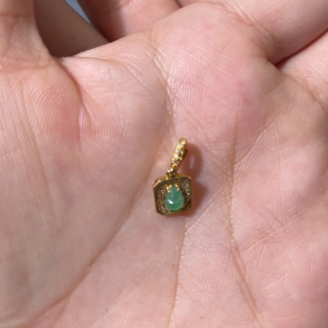 【闪购商品】颈饰18K金镶嵌翡翠