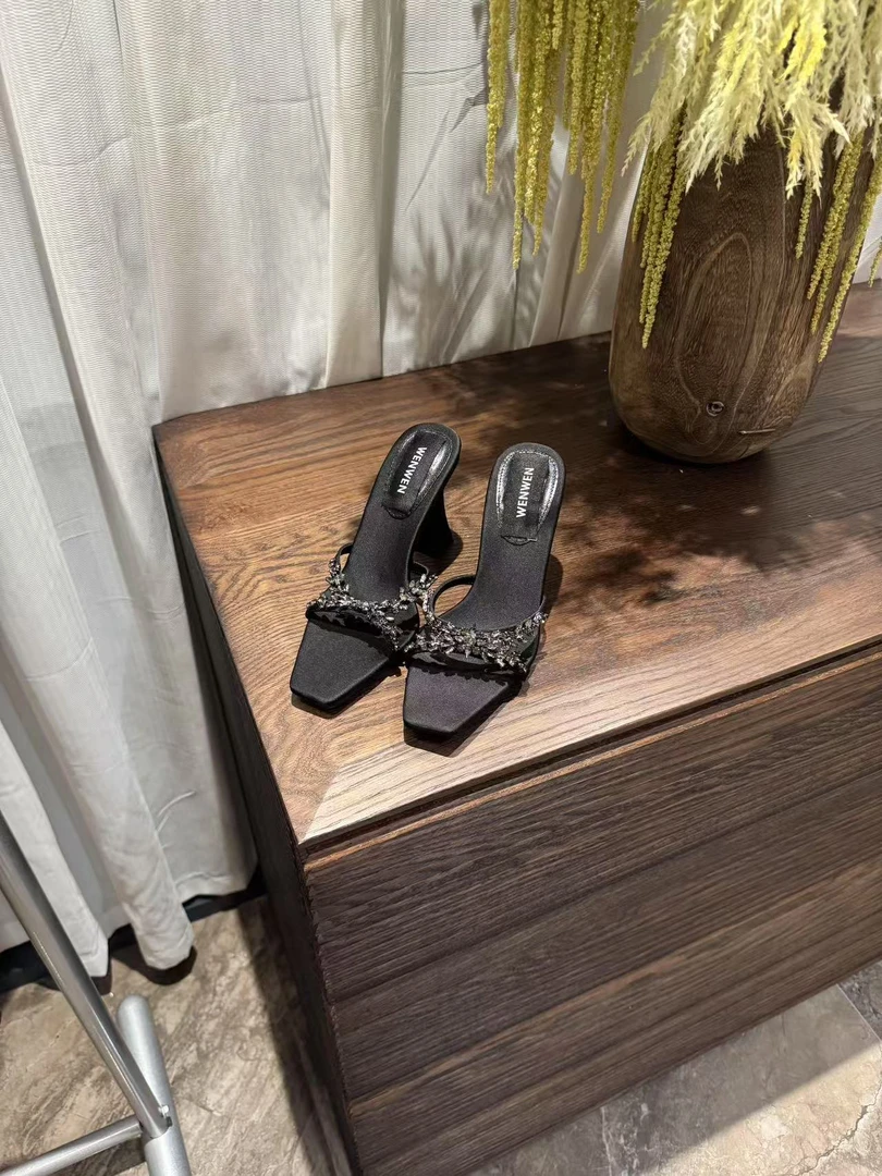 WW2025新款女士时尚夏季黑色高跟凉拖