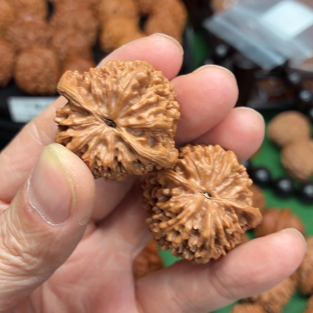 小***条核桃把件麻核桃满天星福利价