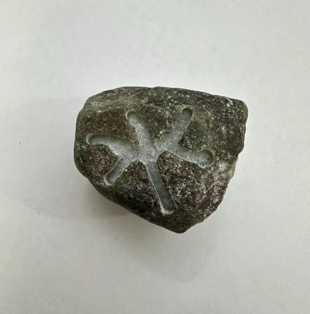 翡翠原石小手把件