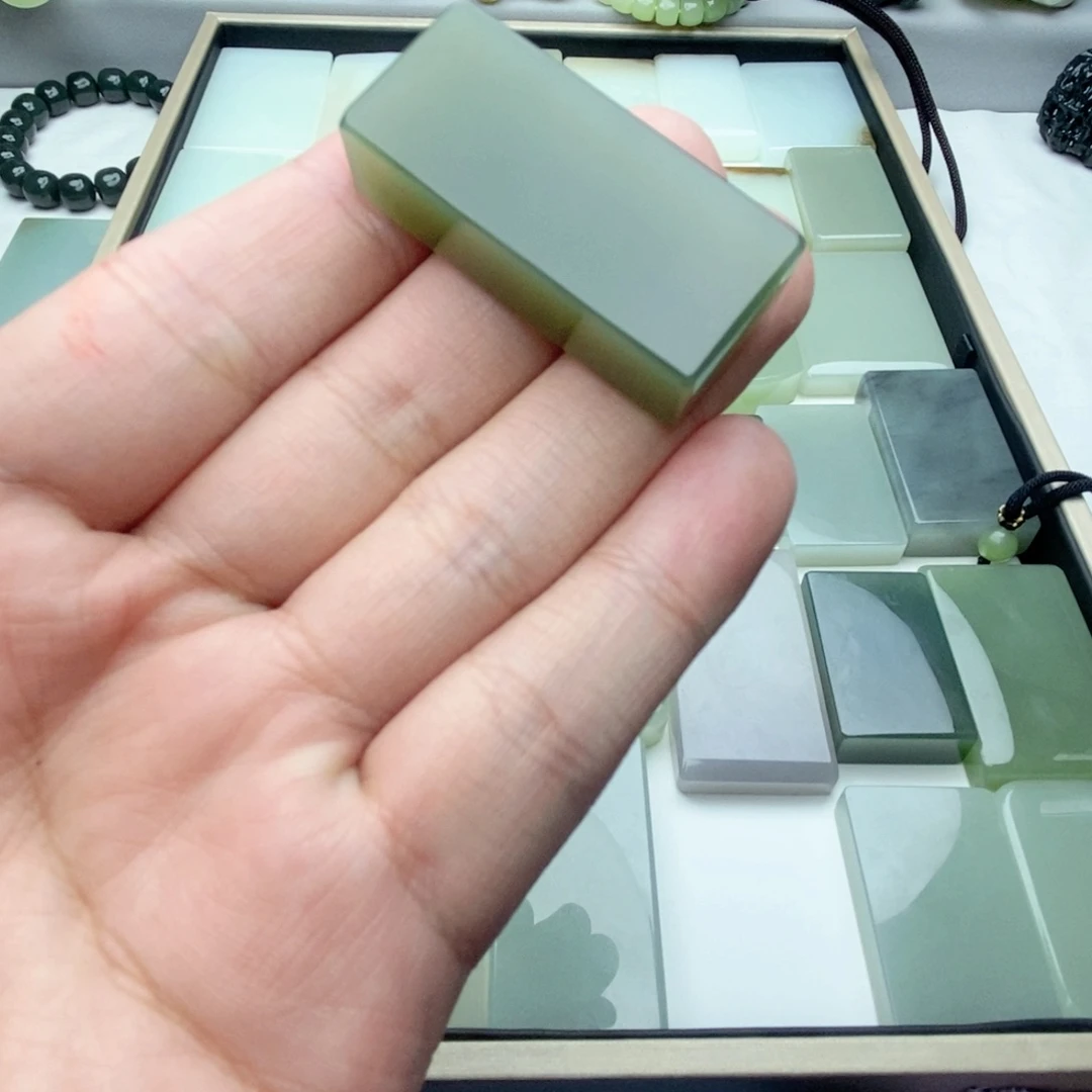 和田玉未镶嵌颈饰现***寞