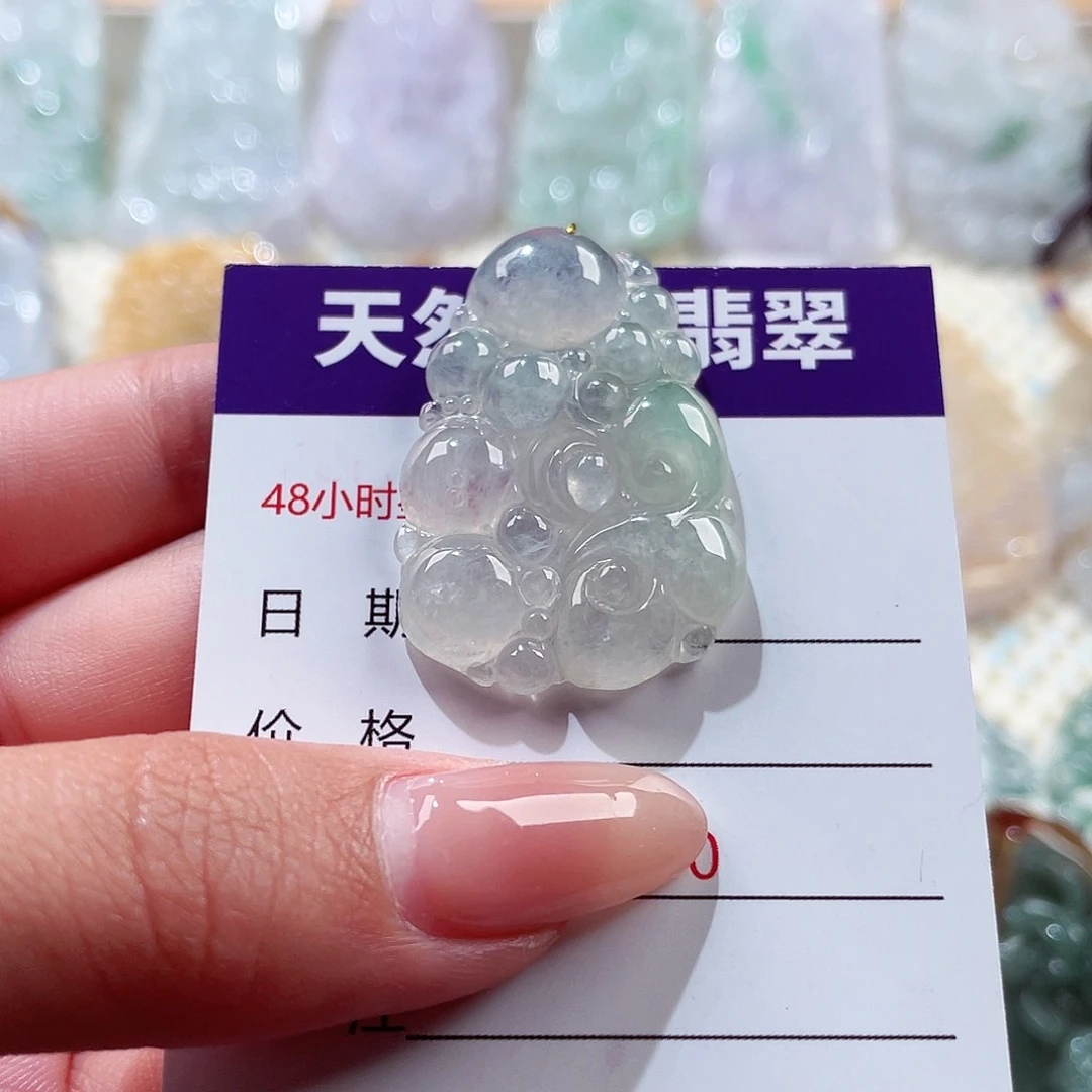 翡翠未镶嵌颈饰如意