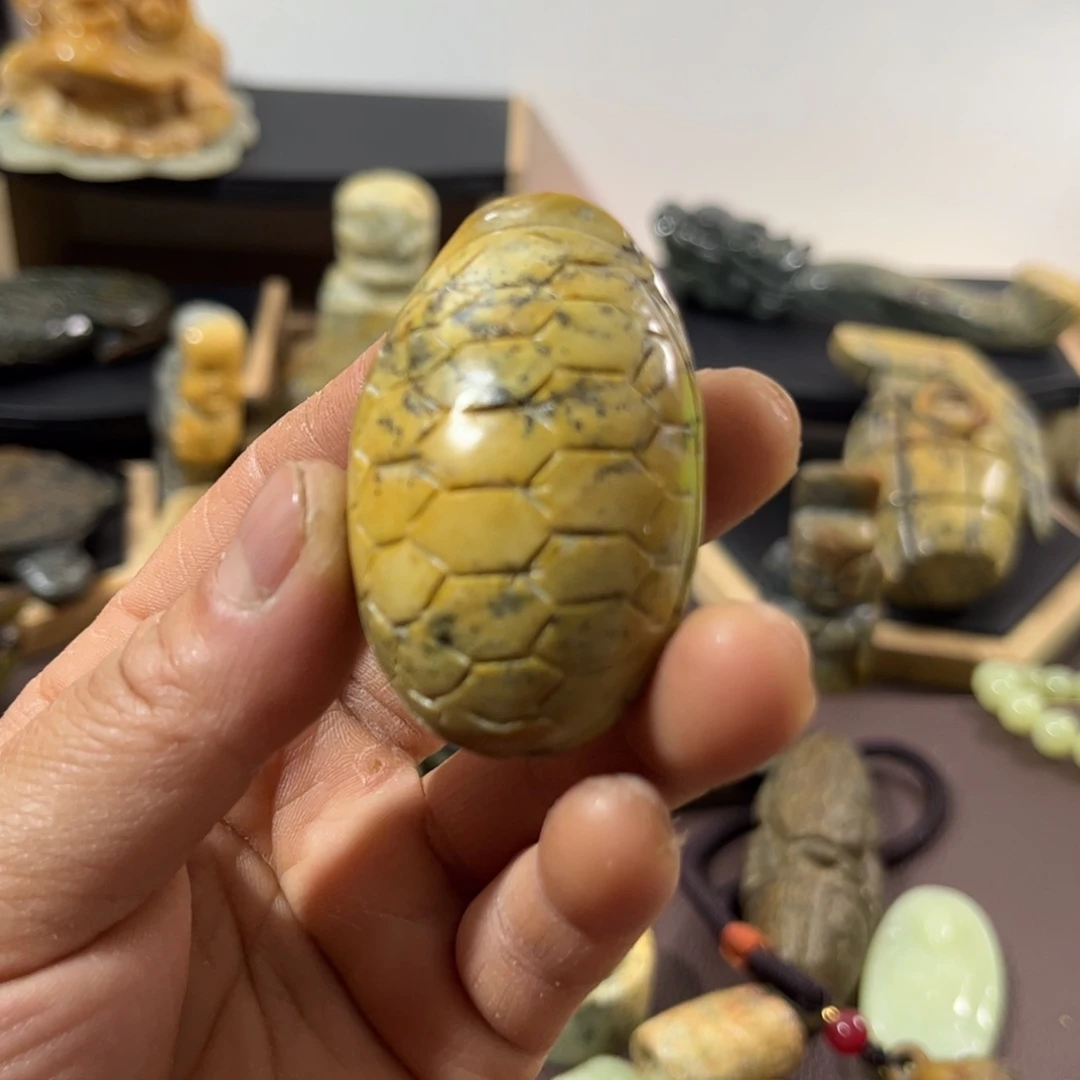 用***8岫岩河磨玉（透闪石质玉）未镶嵌把件