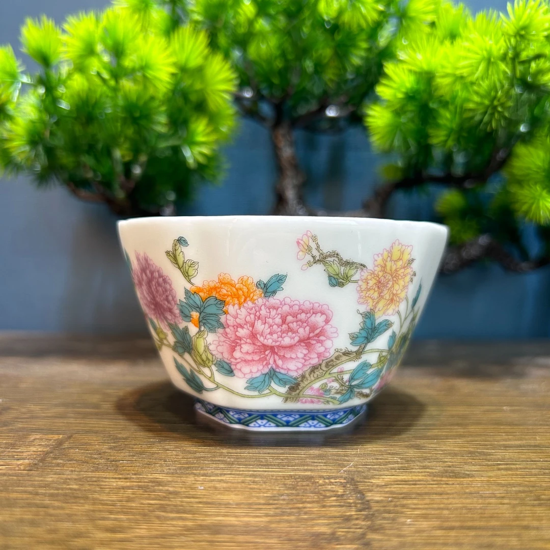 景德镇粉彩六方牡丹主人杯