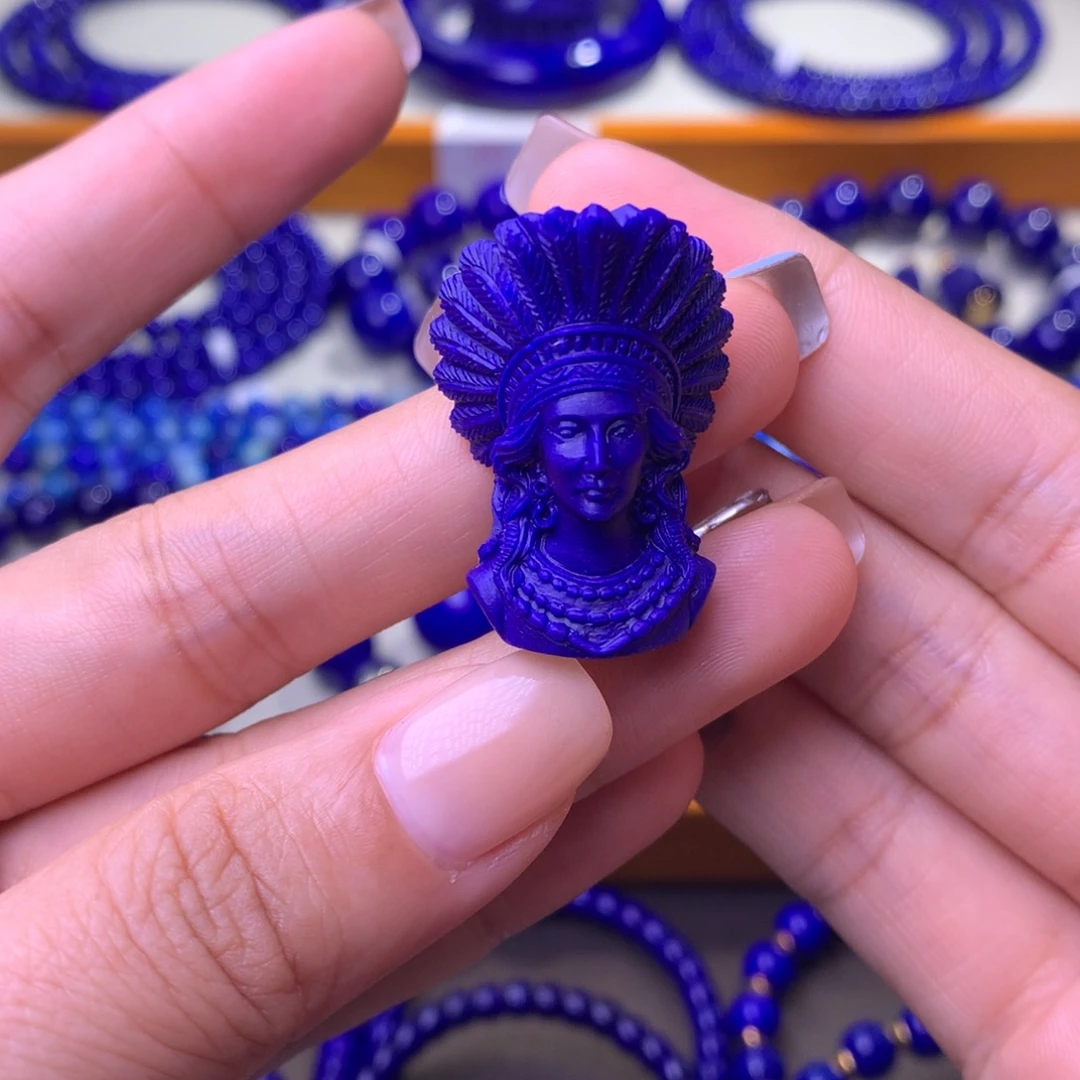 青金石未镶嵌雕刻件