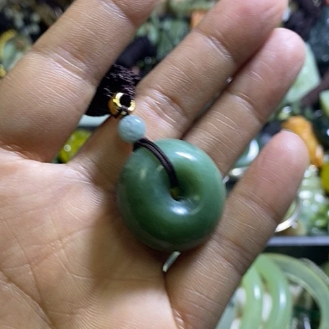 岫玉未镶嵌颈饰挂件