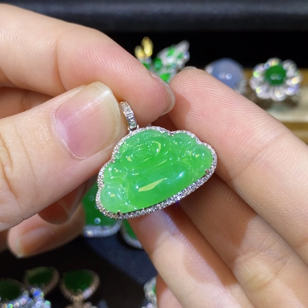 颈饰18K金镶嵌翡翠