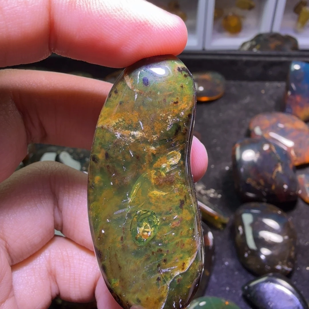 垚***龙琥珀未镶嵌裸石，，，