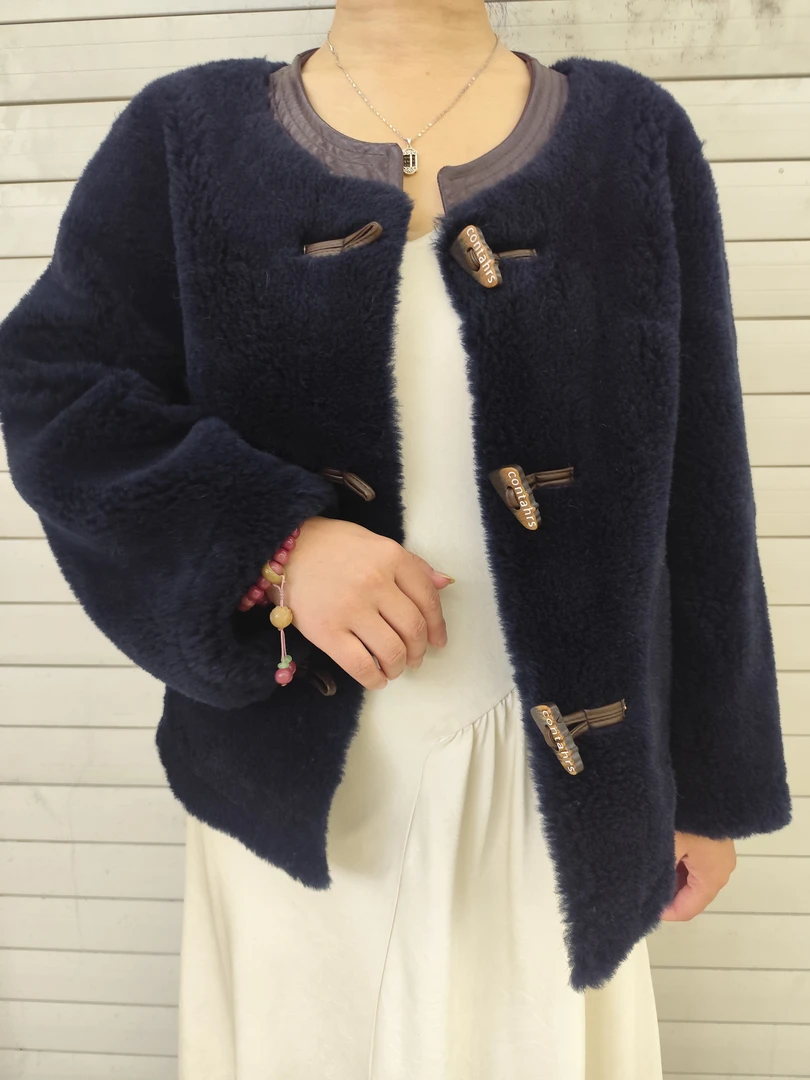 秋冬气质冬季宽松型短款短外套女士轻奢厚款保暖休闲