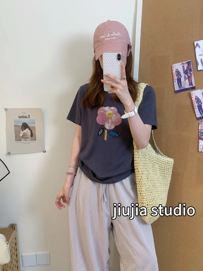 九佳 【写实】刺绣时尚休闲小花宽松圆领纯色韩版短袖T恤