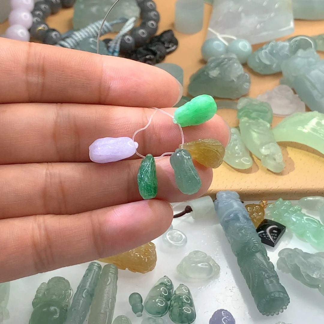 颈饰未镶嵌翡翠挂件