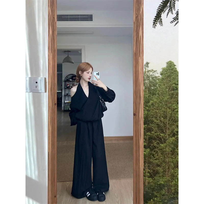 2025夏季时尚小众设计感显瘦修身露肩挂脖上衣百搭休闲宽松长裤女
