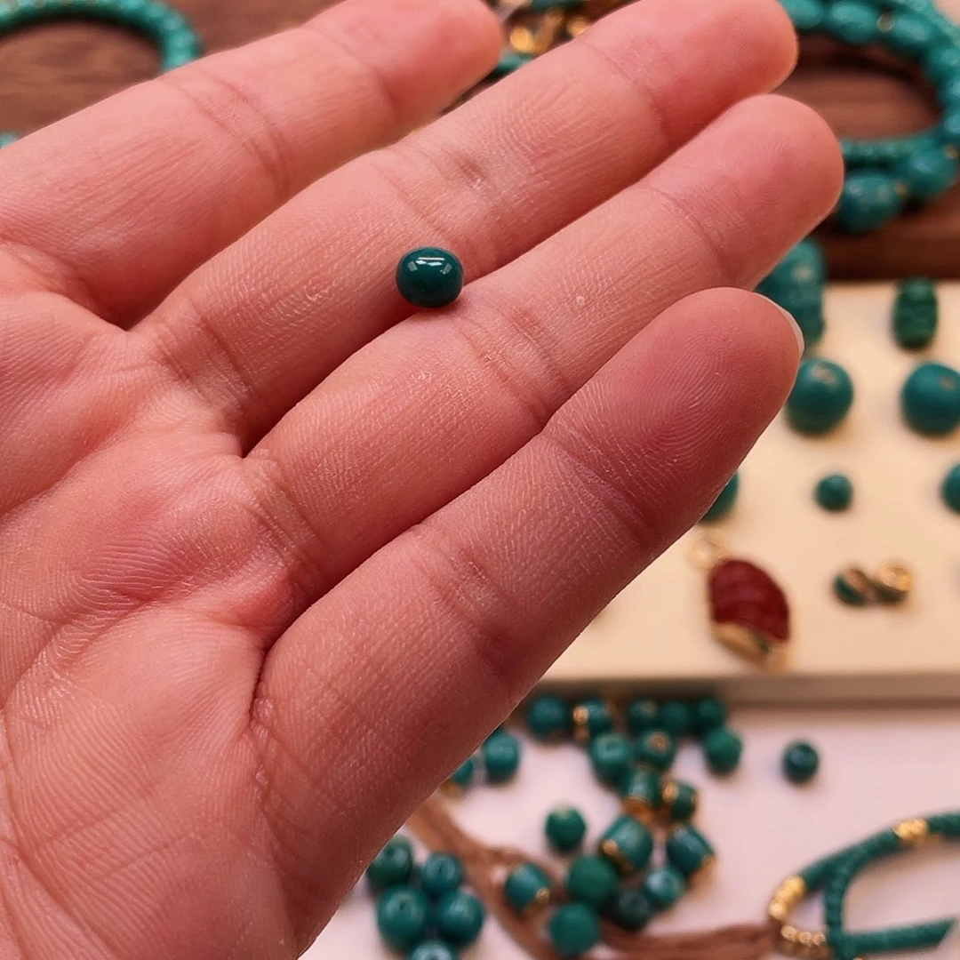 绿松石颈饰未镶嵌