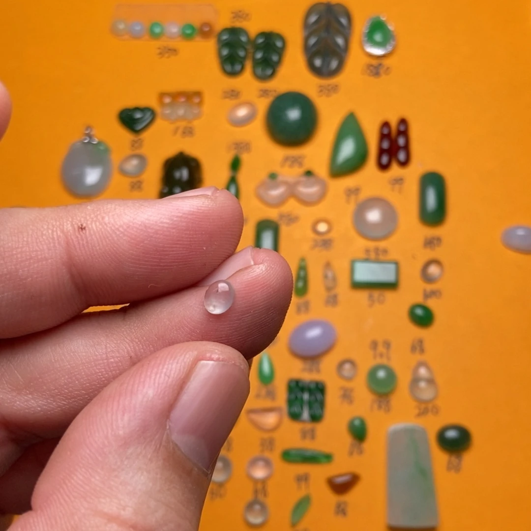 翡翠颈饰未镶嵌C****?天然翡翠，小精品