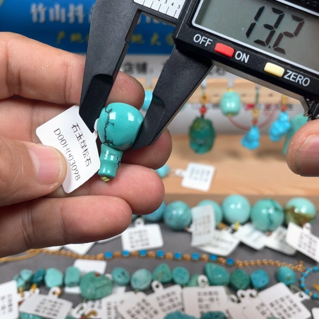 未镶嵌绿松石颈饰