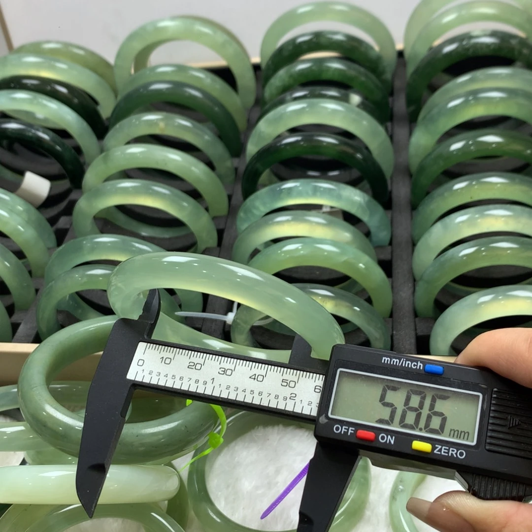 蛇纹石玉未镶嵌手镯120