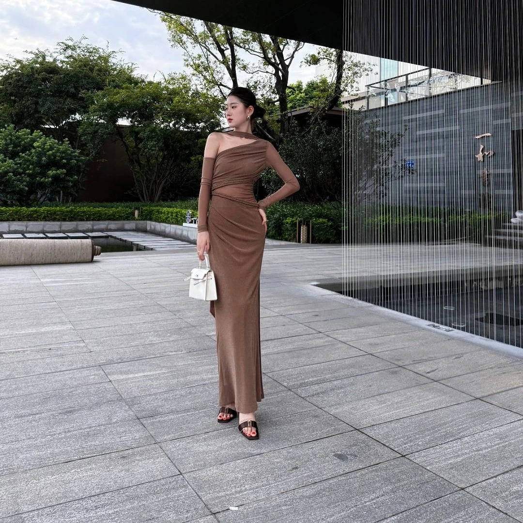 时尚原创设计法式复古麻花辫网纱镂空拼接斜肩连衣裙修身礼服长裙