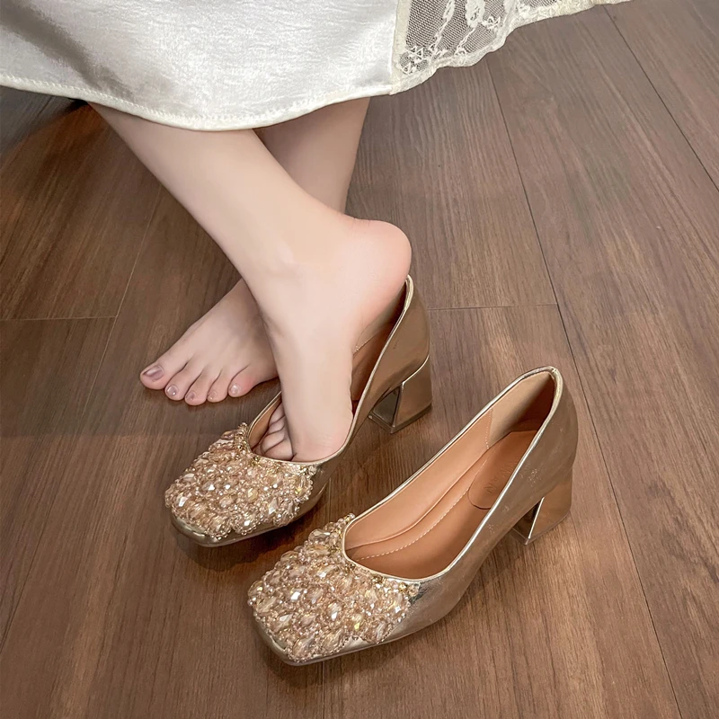 方头单鞋2025春季浅口新款粗跟高跟珍珠水钻瓢鞋百搭法式软底增高