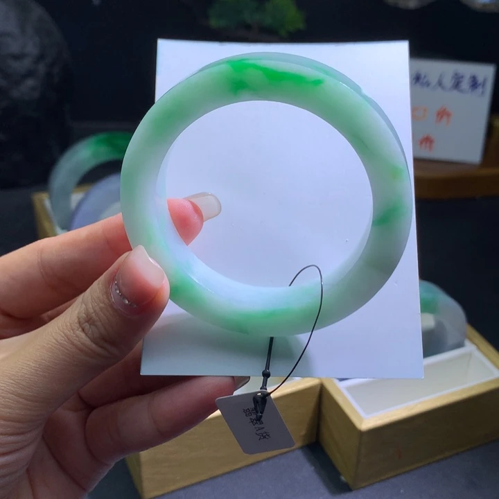 定制翡翠未镶嵌翡翠手镯