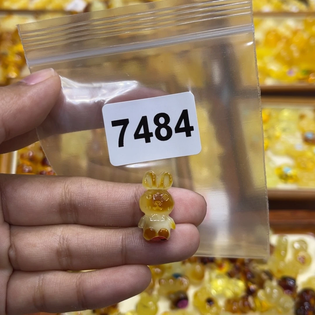 琥珀珠宝奇石未镶嵌