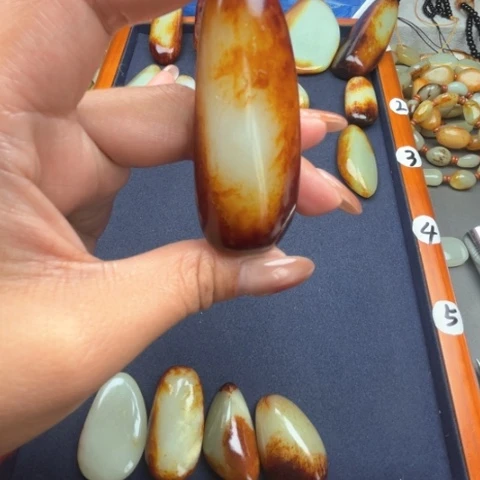 和田玉颈饰未镶嵌好***?