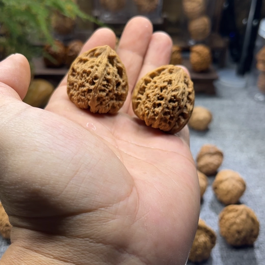 文玩核桃把件逐鹿南疆手捻微瑕