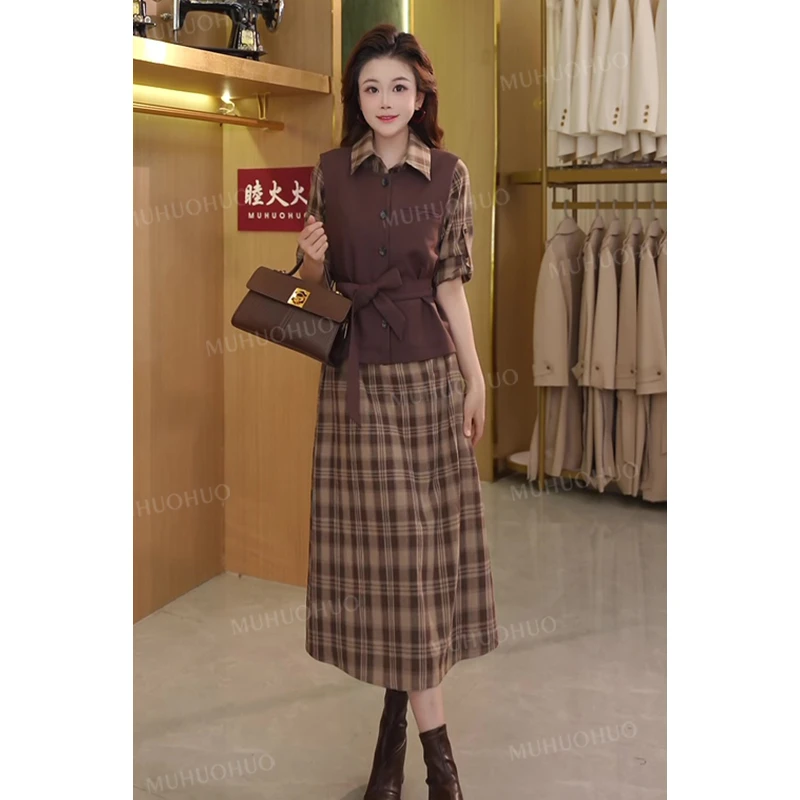 2025秋季气质女生条纹格子衬衫搭配无袖马甲通勤高腰洋气连衣裙