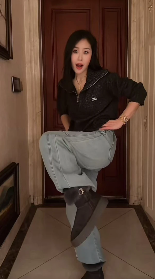 今年的第一双雪地棉 C  16888